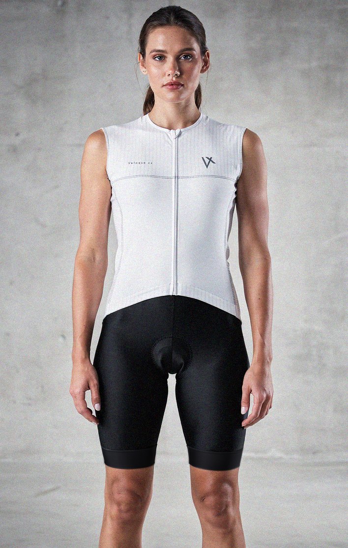 VELOQUE white Essentials gilet on a woman with black bib shorts, front view
